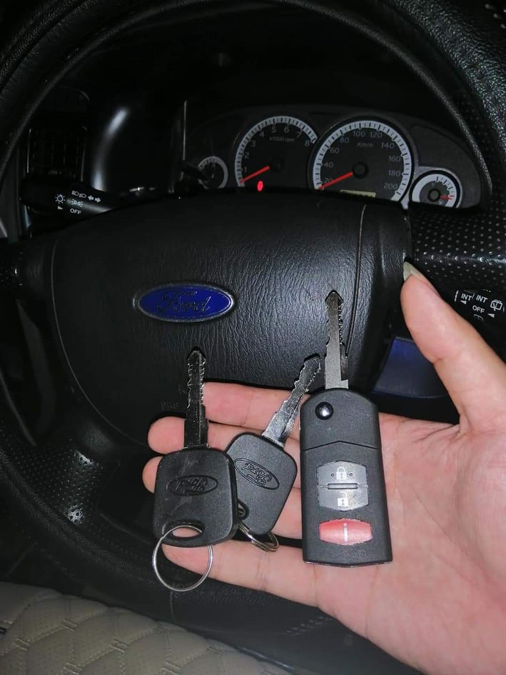 Chìa khóa Remote Điều khiển Ford Escape