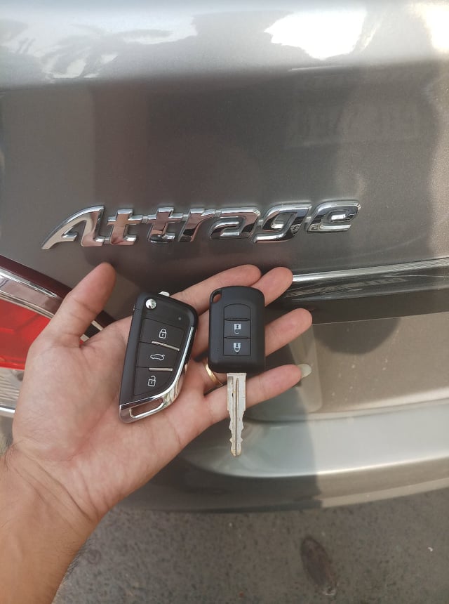 Chìa khóa Remote Điều khiển Mitsubishi Attrage