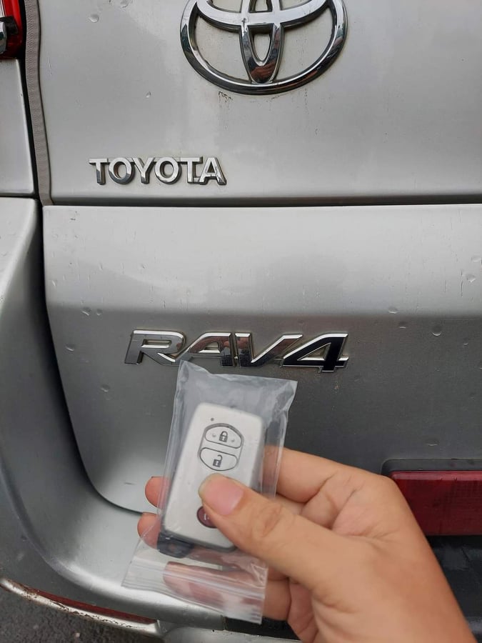 Chìa Khóa Thông Minh Toyota Rav4