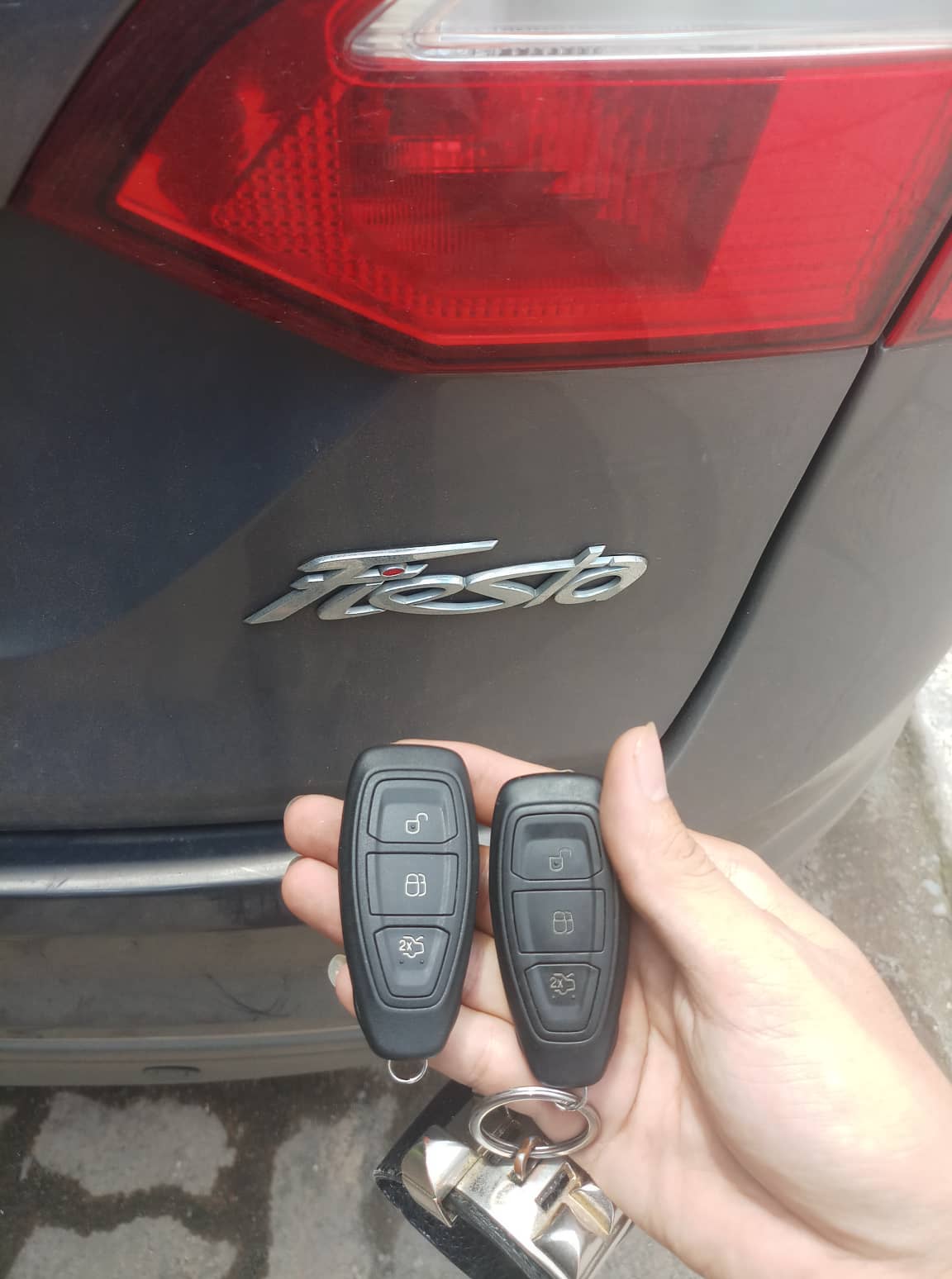 Chìa Khóa Thông Minh Ford Fiesta
