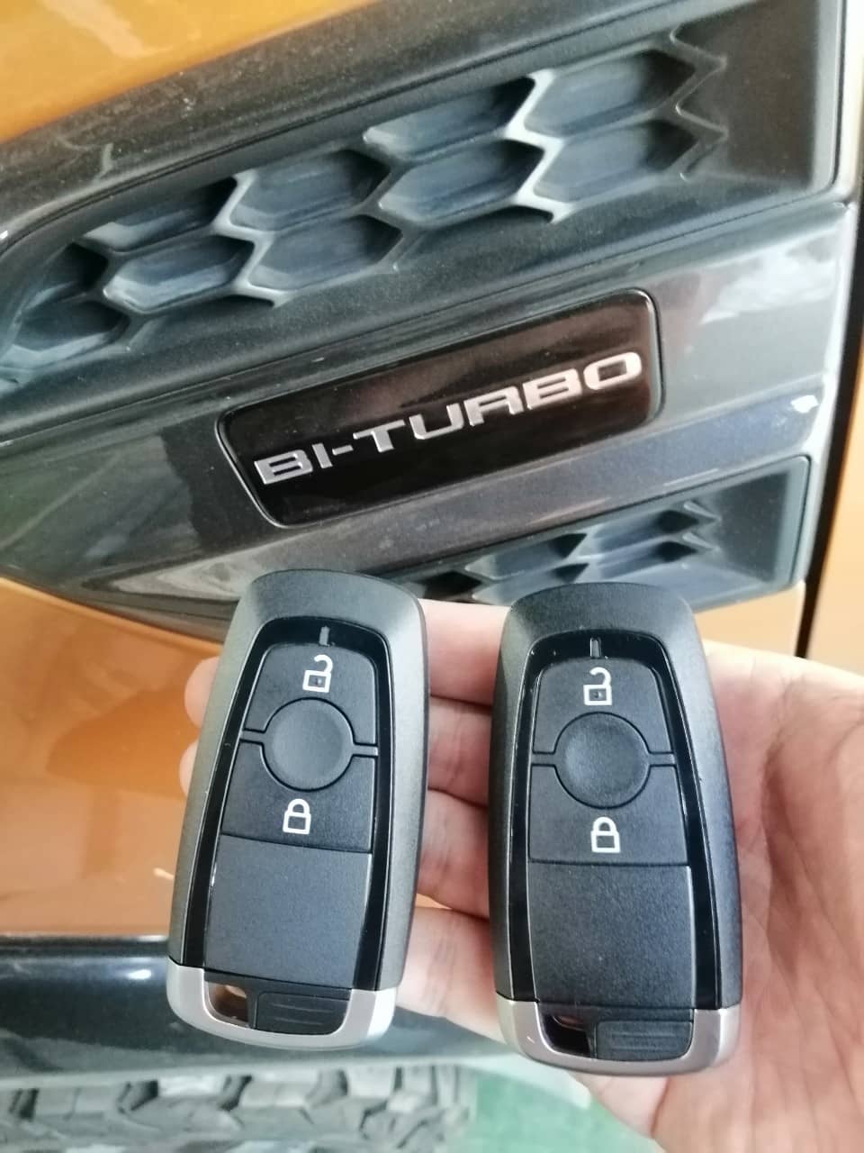 Chìa Khóa Thông Minh Ford Range Bi-Turbo